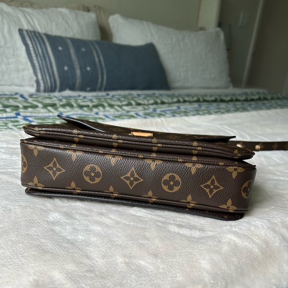 Louis Vuitton Pochette Metis Monogram Satchel Bag - Picture 10 of 16